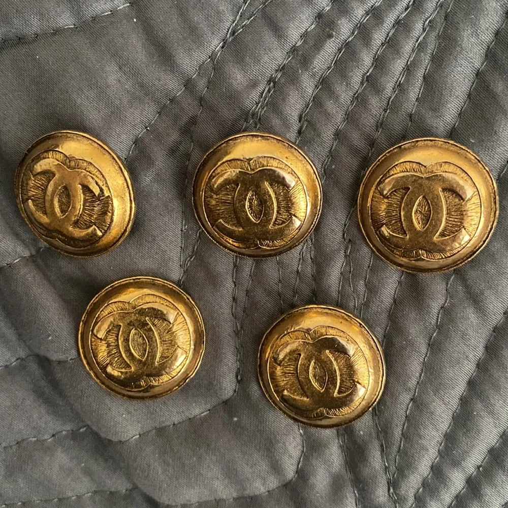 5x Authentic Vintage Chanel Gold Buttons